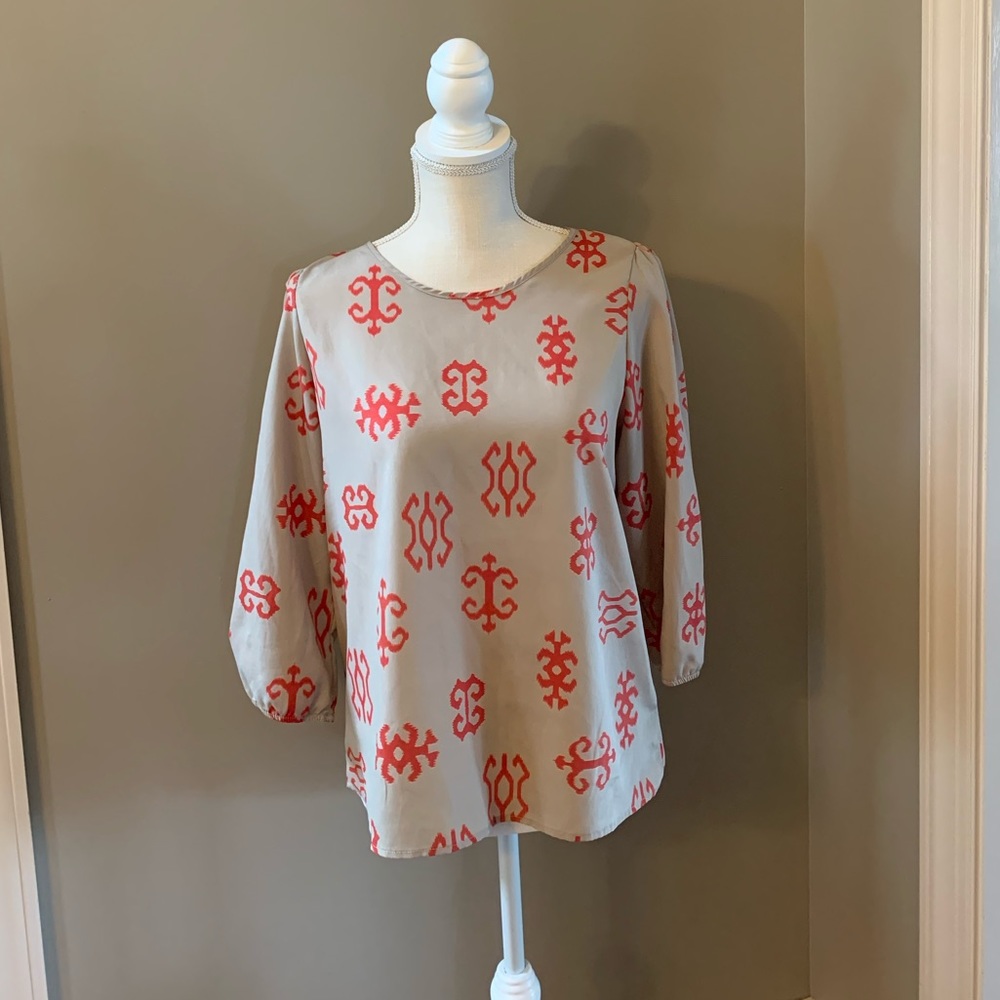 Grey 3/4 sleeve dress shirt.